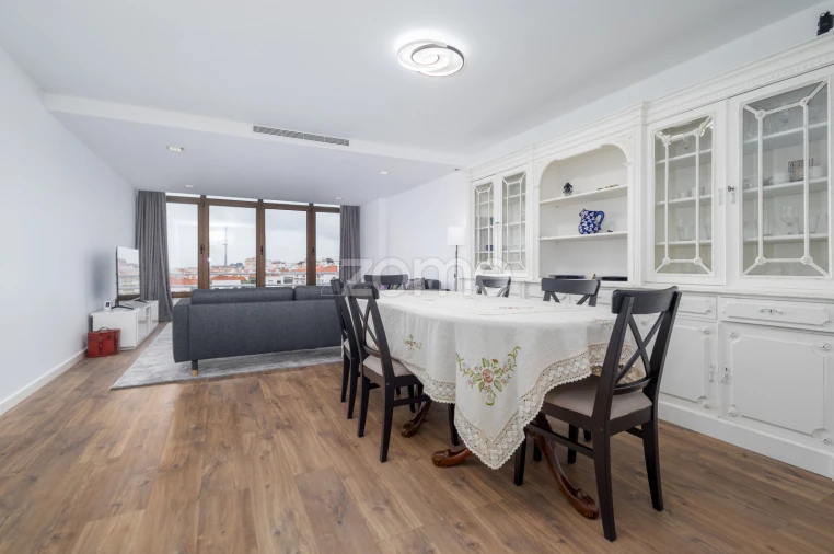 Apartamento T4 para Arrendamento em São Domingos de Rana Foto 5