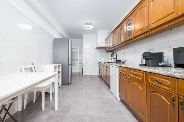 Apartamento T4 para Arrendamento em São Domingos de Rana Foto 10