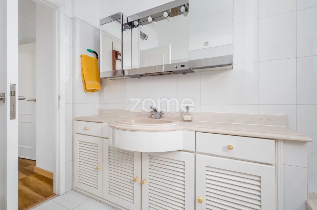 Apartamento T4 para Arrendamento em São Domingos de Rana Foto 24