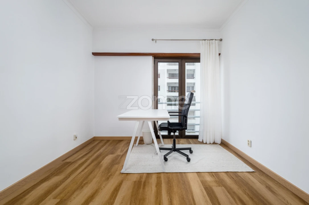 Apartamento T4 para Arrendamento em São Domingos de Rana Foto 19
