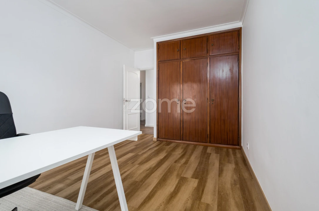 Apartamento T4 para Arrendamento em São Domingos de Rana Foto 20