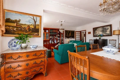 Apartamento T6 para Venda em Carcavelos e Parede