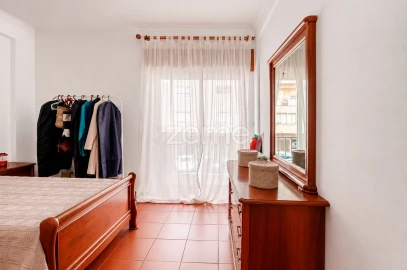 Apartamento T6 para Venda em Carcavelos e Parede