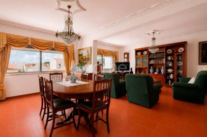 Apartamento T6 para Venda em Carcavelos e Parede