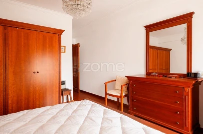 Apartamento T6 para Venda em Carcavelos e Parede
