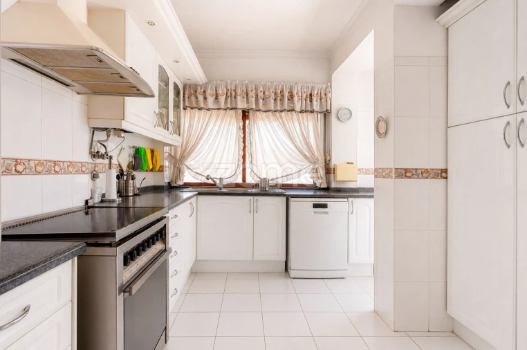 Apartamento T6 para Venda em Carcavelos e Parede Foto 21