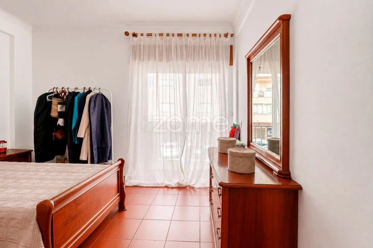Apartamento T6 para Venda em Carcavelos e Parede Foto 17