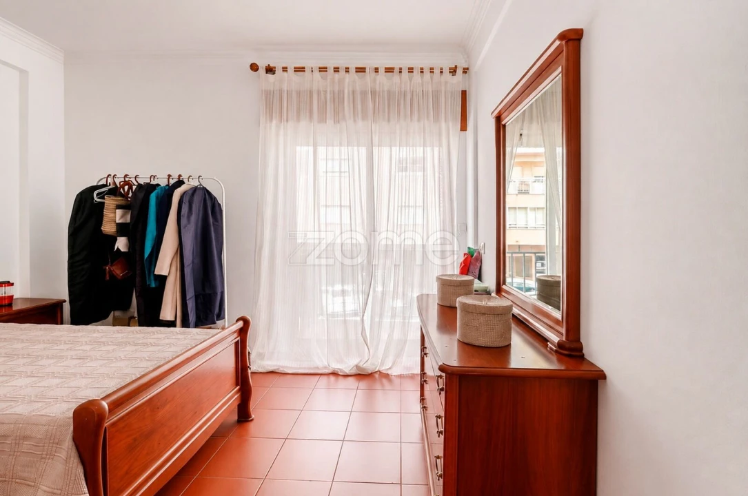 Apartamento T6 para Venda em Carcavelos e Parede Foto 17