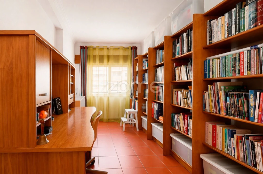 Apartamento T6 para Venda em Carcavelos e Parede Foto 18