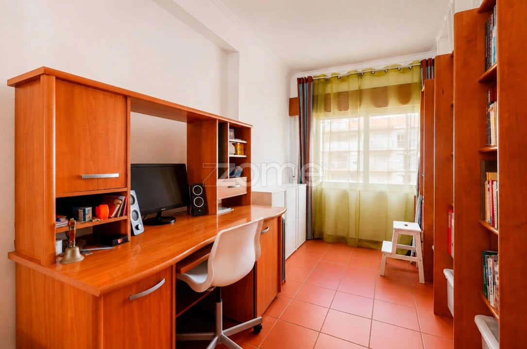 Apartamento T6 para Venda em Carcavelos e Parede Foto 19
