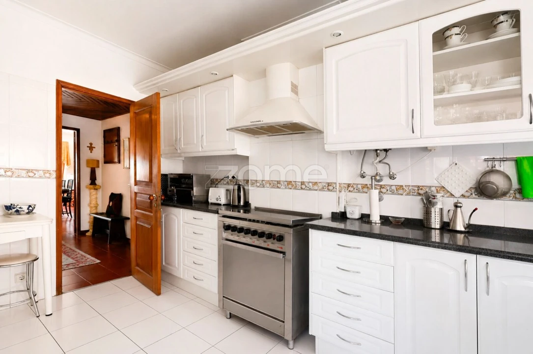 Apartamento T6 para Venda em Carcavelos e Parede Foto 22