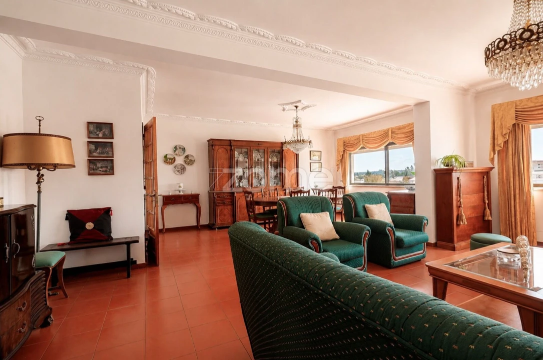 Apartamento T6 para Venda em Carcavelos e Parede Foto 2