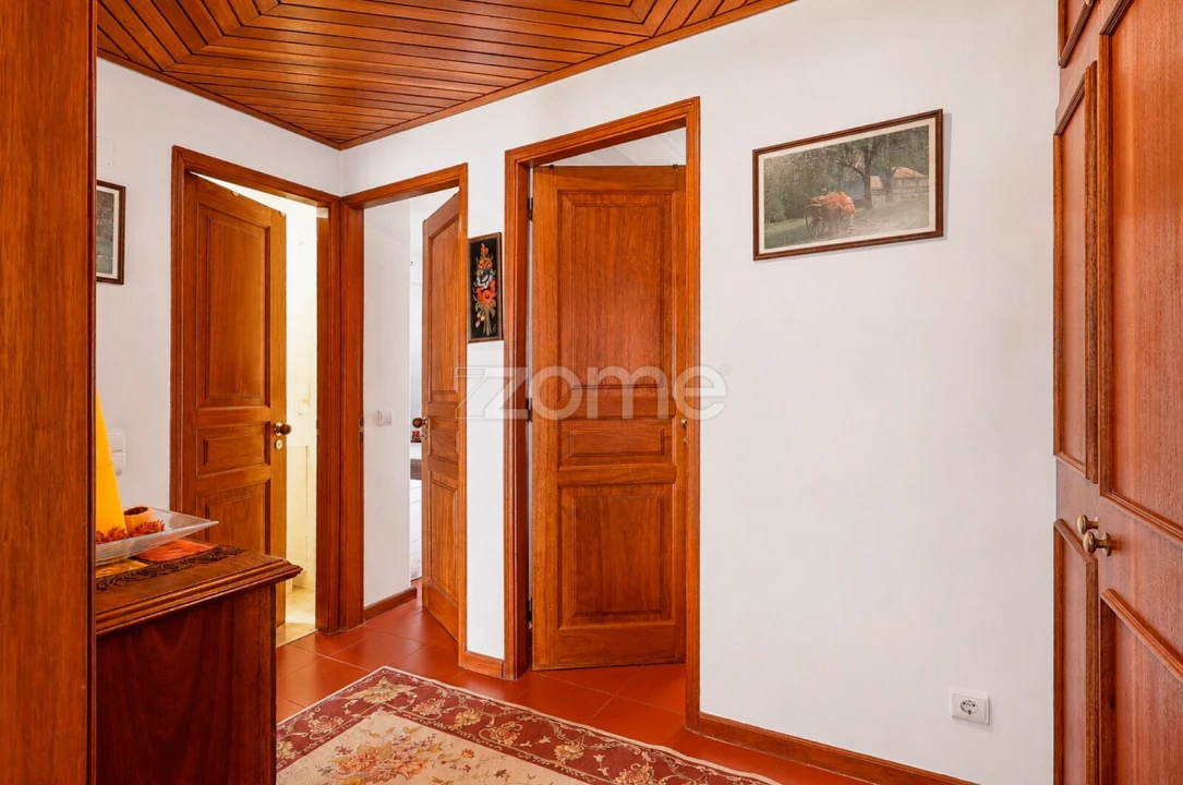 Apartamento T6 para Venda em Carcavelos e Parede Foto 1