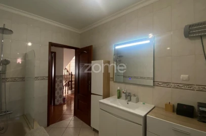 Moradia T3 para Venda em Amoreira da Gândara, Paredes do Bairro e Ancas