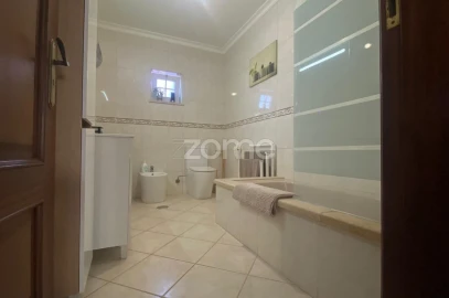 Moradia T3 para Venda em Amoreira da Gândara, Paredes do Bairro e Ancas