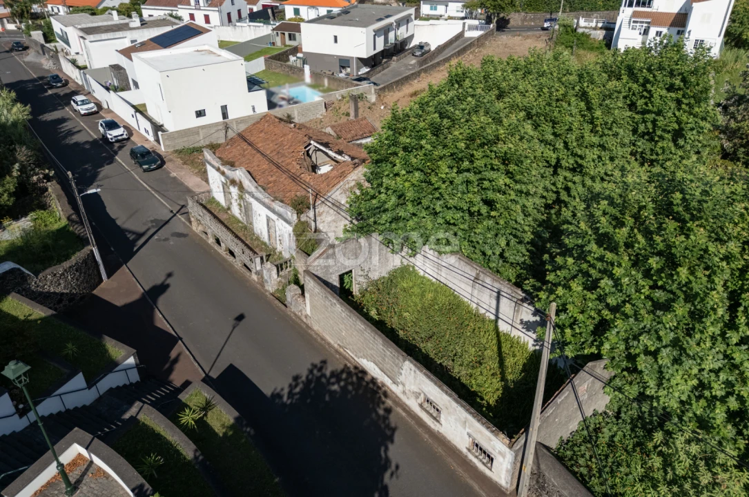 Moradia T3 para Venda em Capelas Foto 5