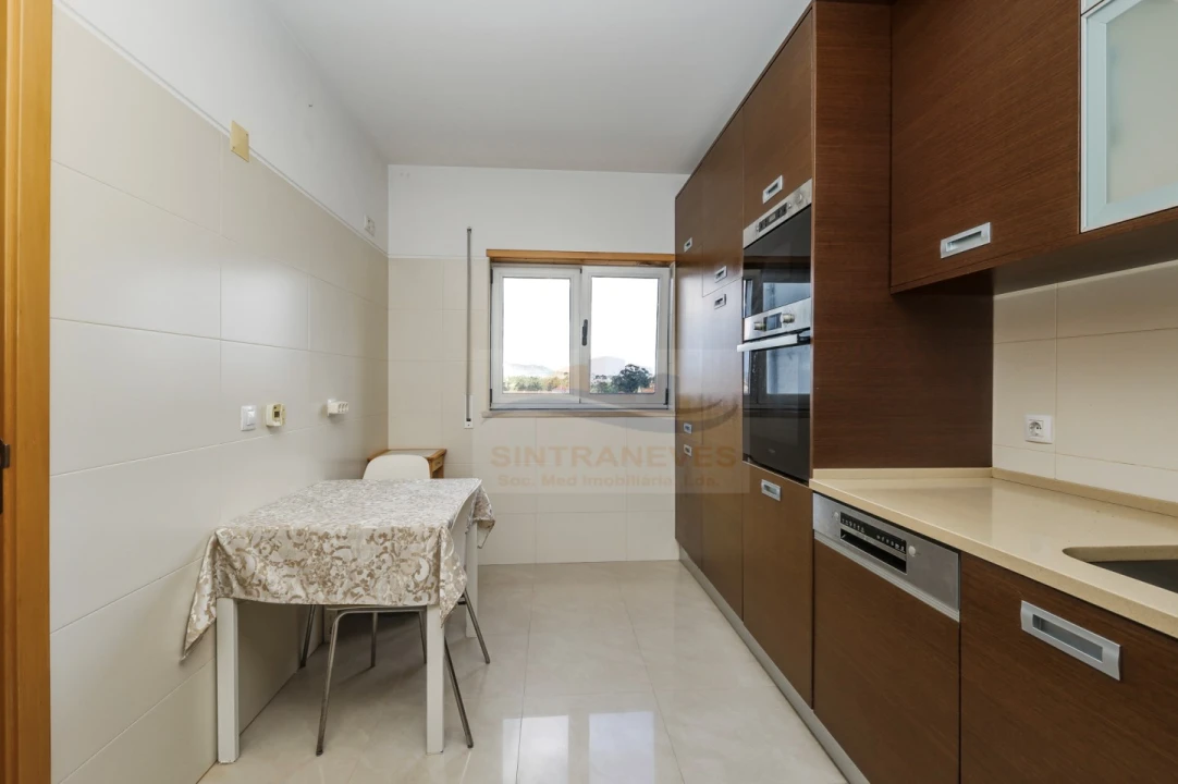 Apartamento T2 para Venda em Agualva e Mira-Sintra Foto 2