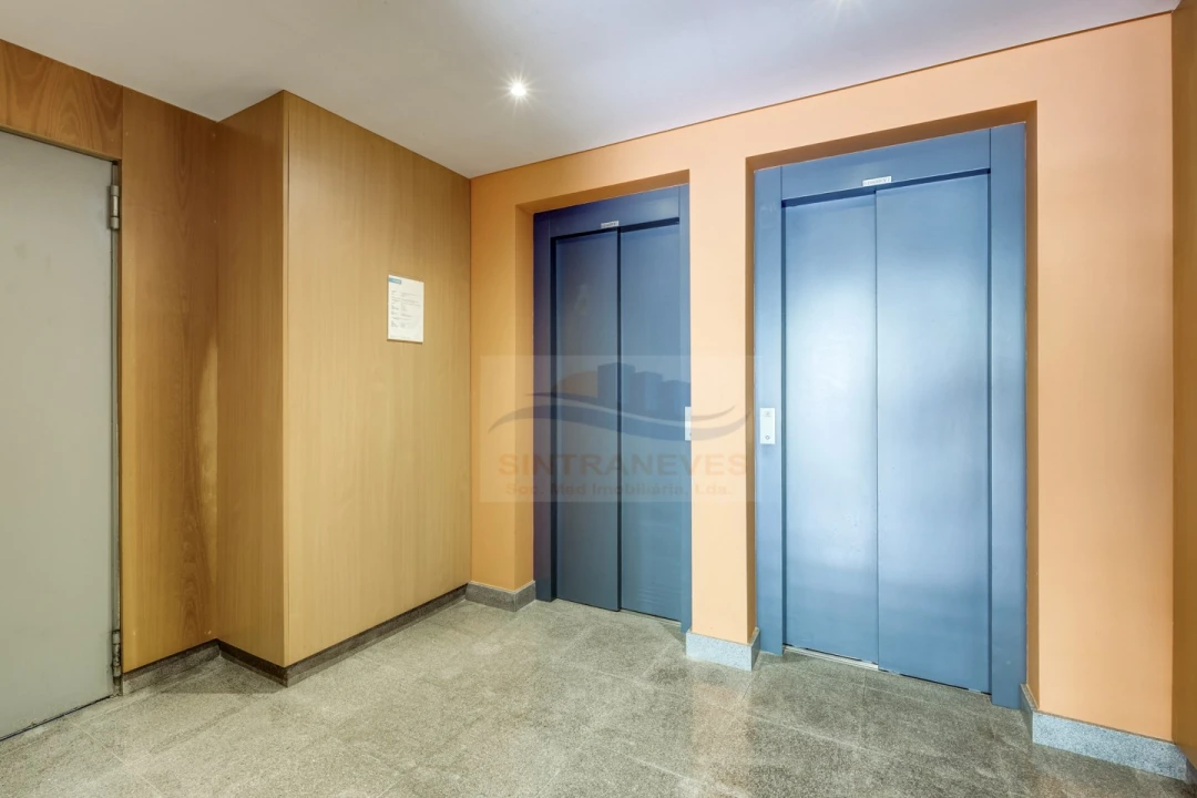 Apartamento T2 para Venda em Agualva e Mira-Sintra Foto 25