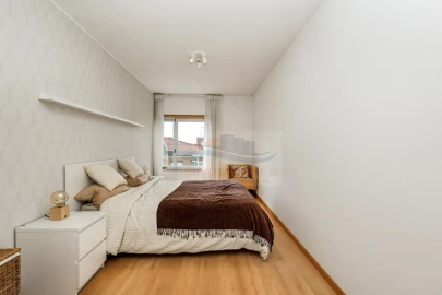 Apartamento T2 para Venda em Agualva e Mira-Sintra