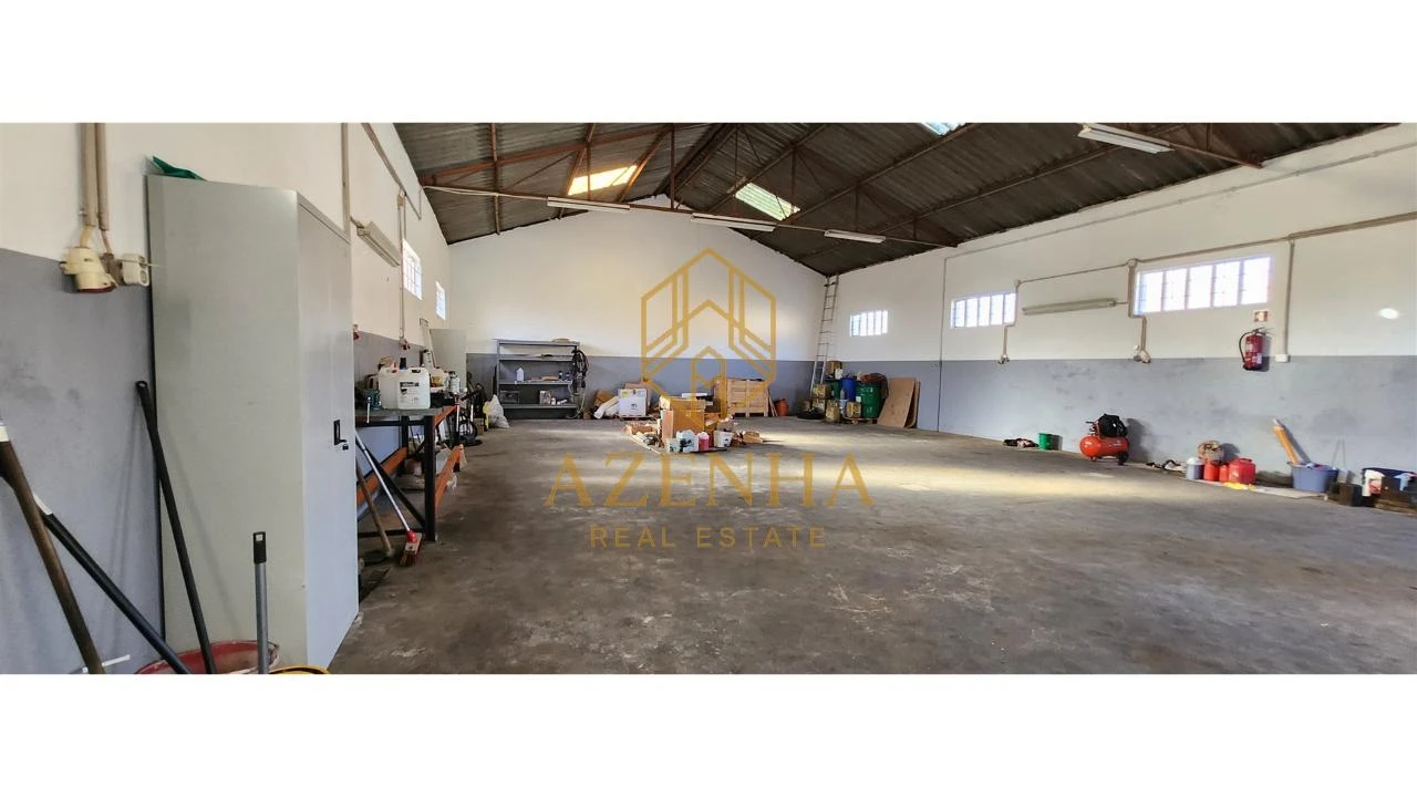 Armazém para Venda em Cidade da Maia Foto 3