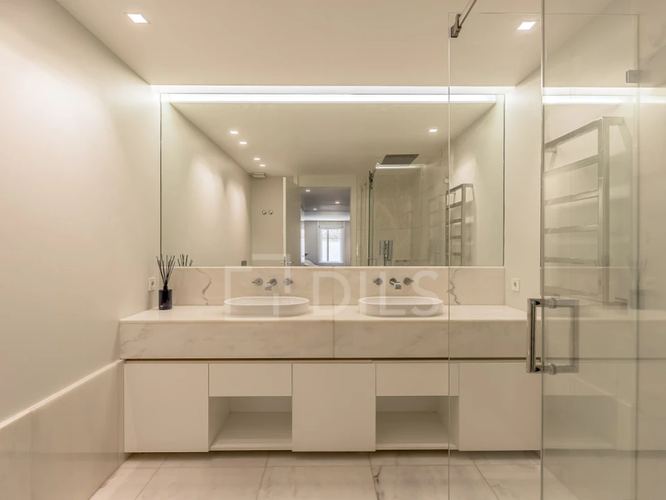 Apartamento T6 para Venda em Santo António Foto 15