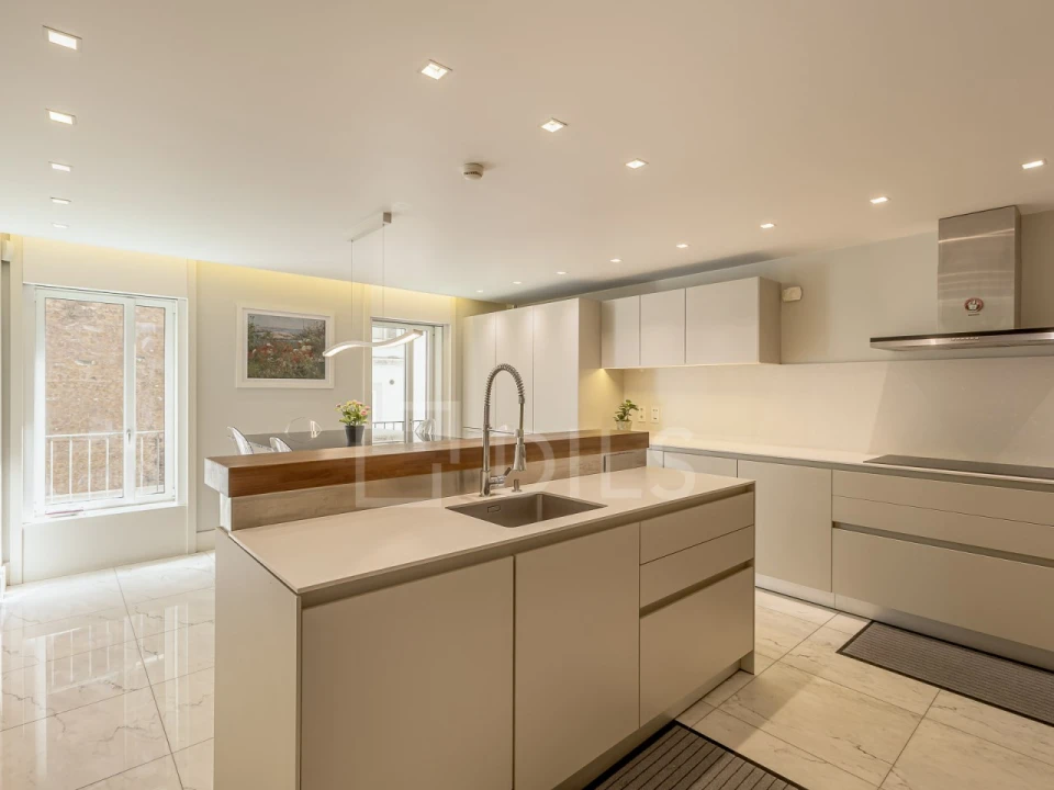 Apartamento T6 para Venda em Santo António Foto 32