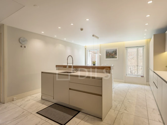 Apartamento T6 para Venda em Santo António Foto 10