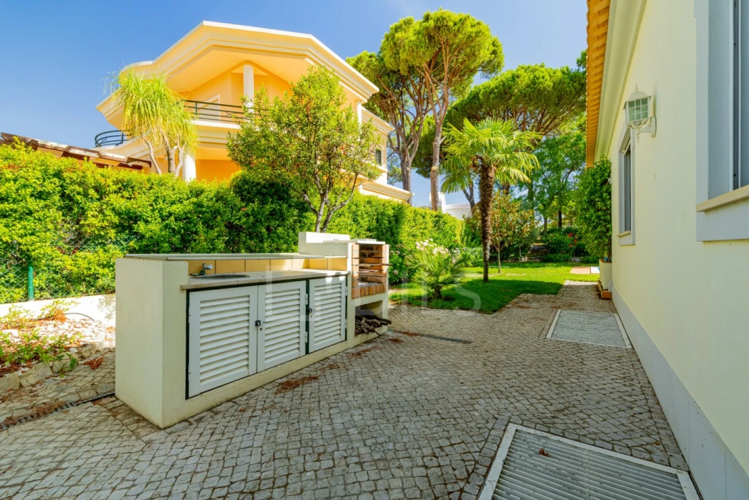 Moradia T5 para Venda em Quarteira Foto 30