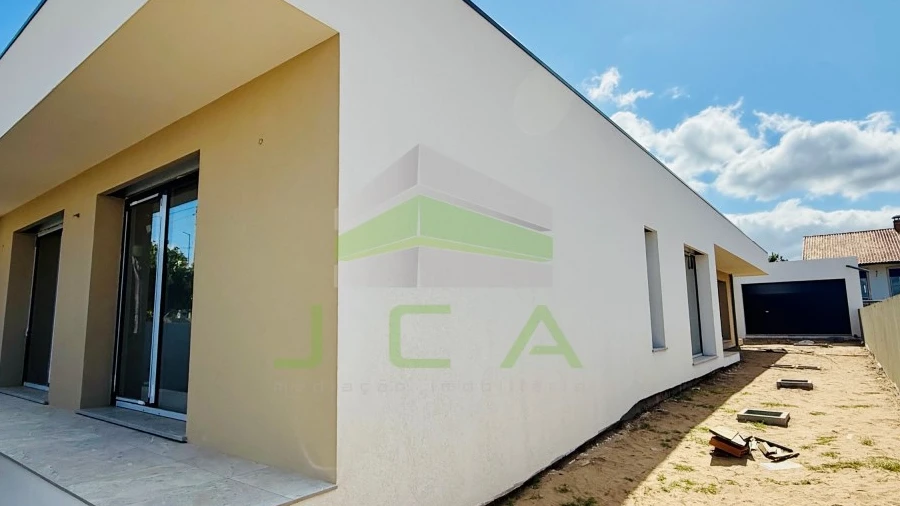 Moradia T3 para Venda em Souto da Carpalhosa e Ortigosa