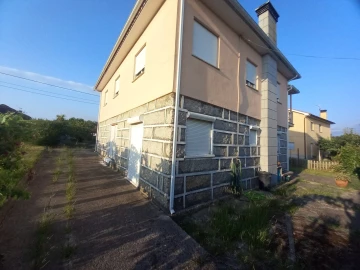 Moradia T4 para Venda em Mazedo e Cortes
