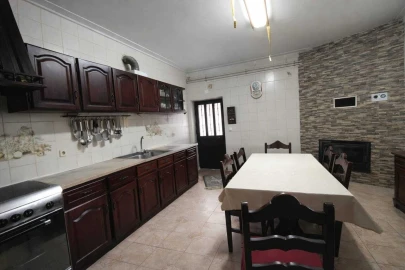 Moradia T5 para Venda em Pussos São Pedro
