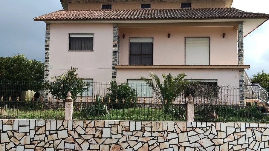 Moradia T5 para Venda em Pussos São Pedro