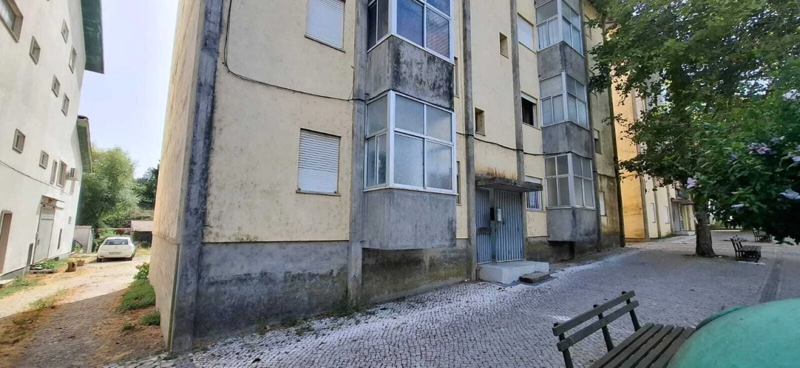 Apartamento T3 para Venda em Castanheira de Pêra e Coentral Foto 1
