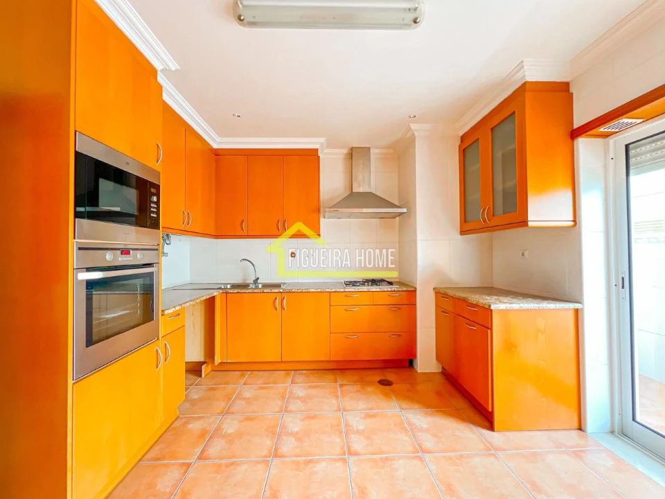 Apartamento T4 para Venda em Tavarede Foto 6