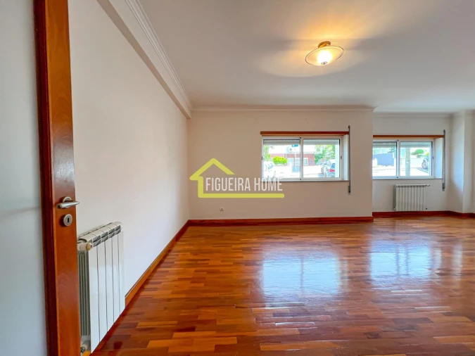 Apartamento T4 para Venda em Tavarede Foto 4