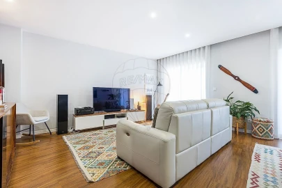 Apartamento T2 para Venda em Oeiras e São Julião da Barra, Paço de Arcos e Caxias