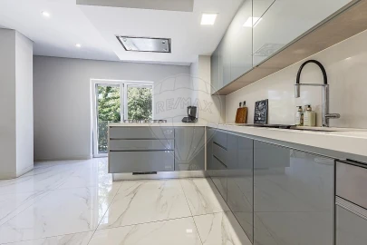 Apartamento T2 para Venda em Oeiras e São Julião da Barra, Paço de Arcos e Caxias