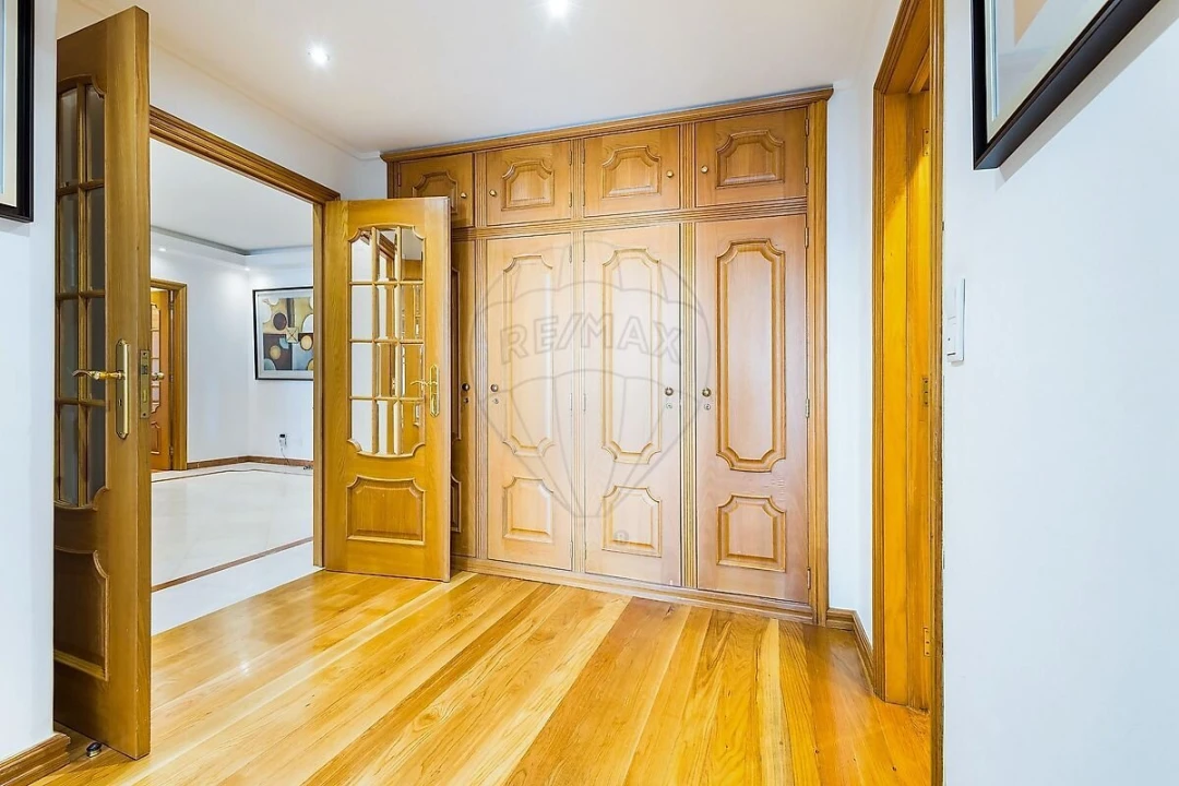 Apartamento T3 para Venda em Areeiro Foto 9