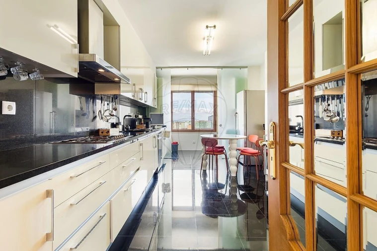 Apartamento T3 para Venda em Areeiro Foto 5