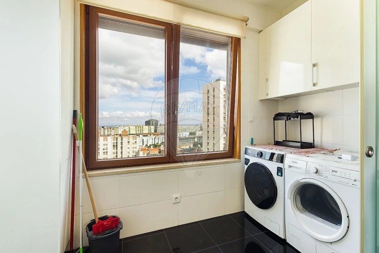 Apartamento T3 para Venda em Areeiro Foto 7