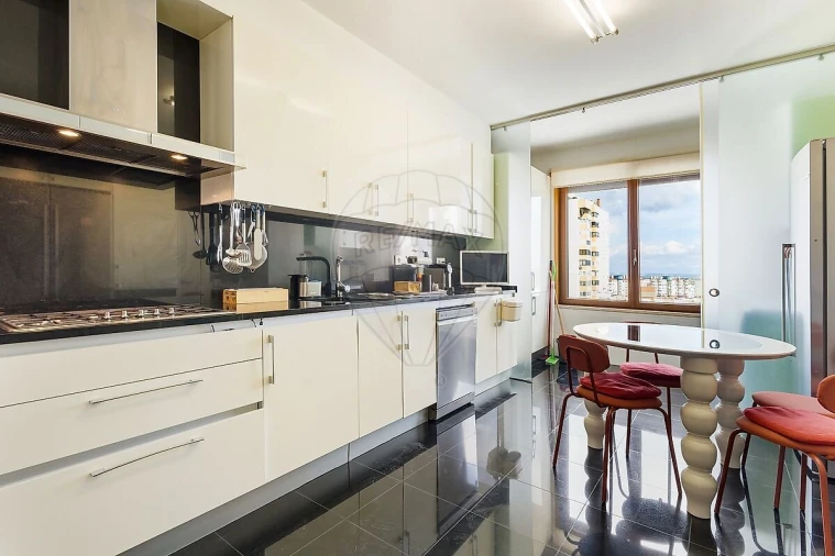 Apartamento T3 para Venda em Areeiro Foto 6