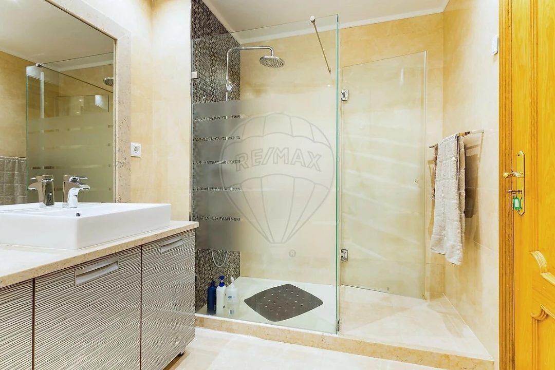 Apartamento T3 para Venda em Areeiro Foto 14