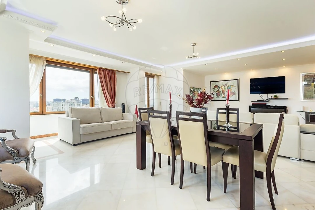 Apartamento T3 para Venda em Areeiro Foto 1