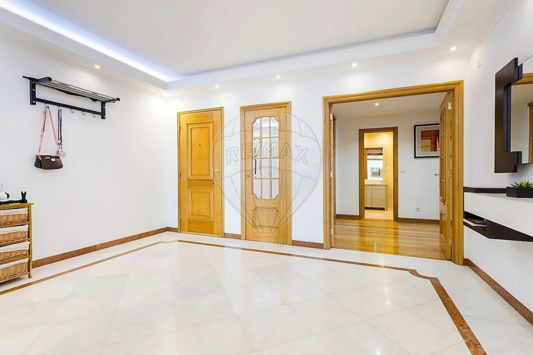 Apartamento T3 para Venda em Areeiro Foto 8
