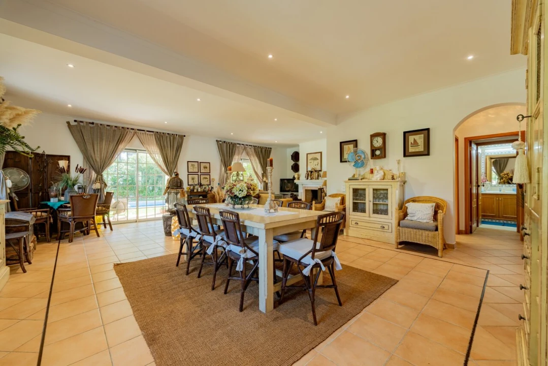 Moradia T5 para Venda em Quarteira Foto 14