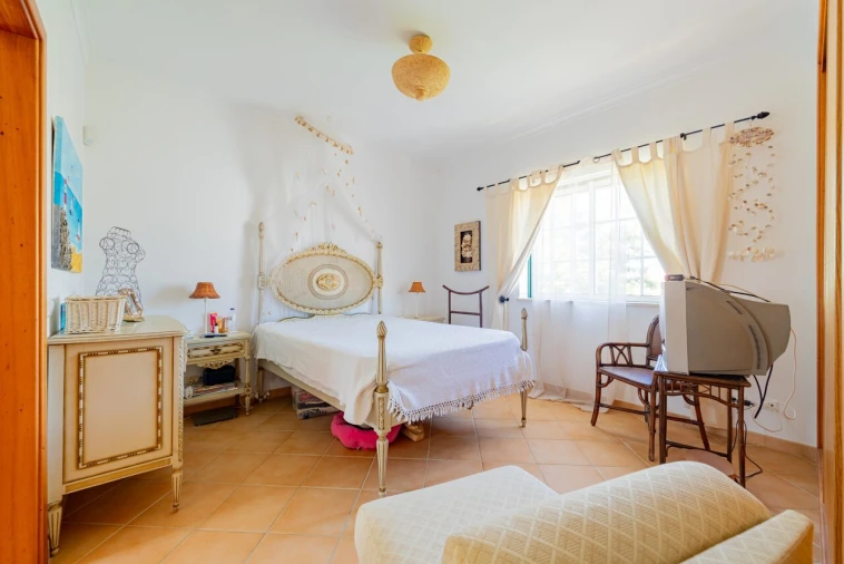 Moradia T5 para Venda em Quarteira Foto 12