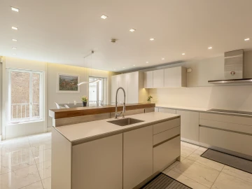Apartamento T6 para Venda em Santo António