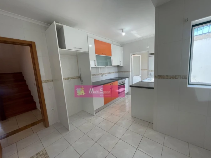 Moradia T3 para Venda em Vila Nova da Barquinha Foto 3