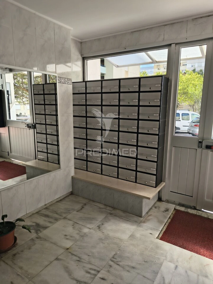 Apartamento T3 para Venda em Santo António dos Cavaleiros e Frielas Foto 21