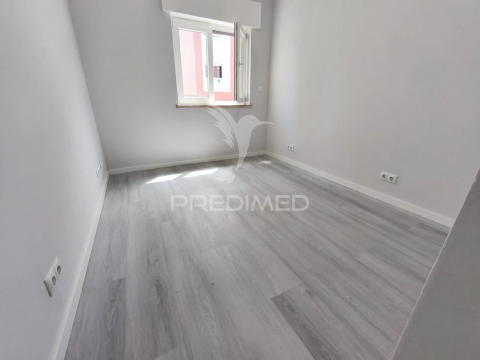 Apartamento T2 para Venda em Corroios Foto 9